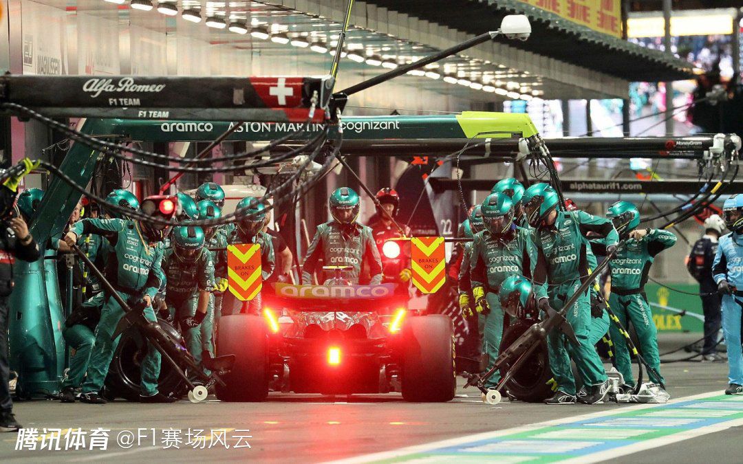 拜仁1-0领先曼联【比赛焦点瞬间】第5分钟，安东尼内切尝试一脚兜射，打高了第8分钟，安东尼右路过掉金玟哉，随后突破至底线被卡位了第10分钟，凯恩禁区前一脚低射，球速太慢被奥纳纳拿下第18分钟，穆西亚拉倒在禁区里，裁判没有理会第23分钟，卢克-肖禁区前尝试一脚远射，诺伊尔将球击出底线第23分钟，加纳乔与科曼在底线发生冲突，双方球员围了上来第26分钟，萨内中路杀出直冲禁区，险些一条龙！